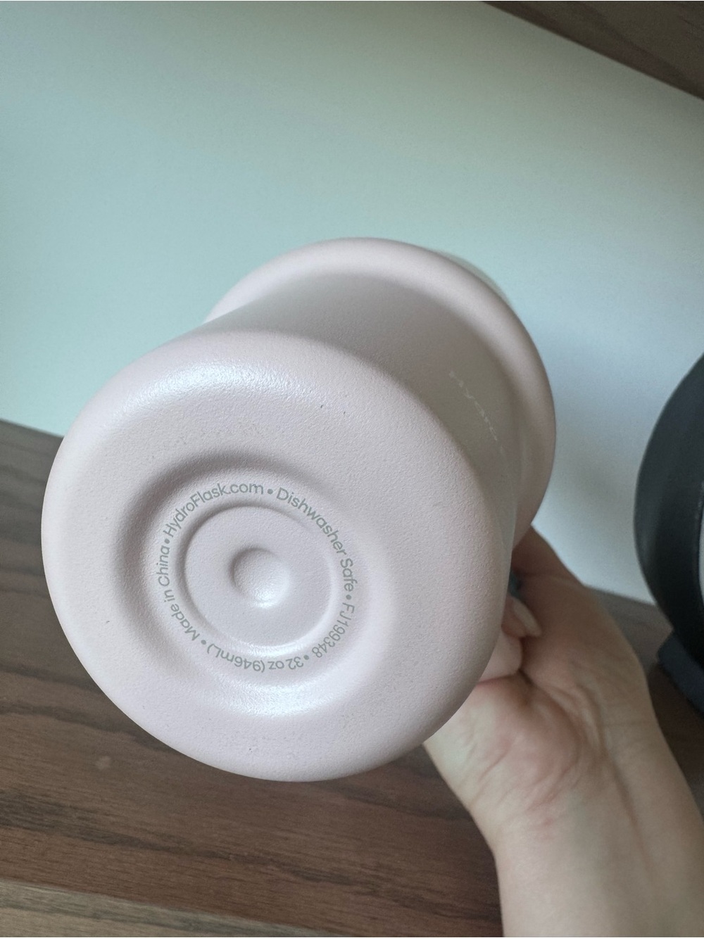Hydroflask 32 Oz Tumblr in Pink - Picture 2 of 6